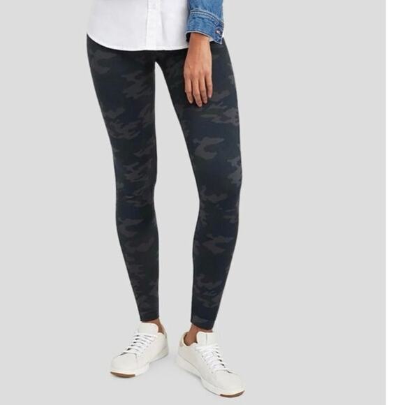 Spanx Camo Seamless High Rise Leggings Women’s M Compression Fit gym yoga - Picture 1 of 5